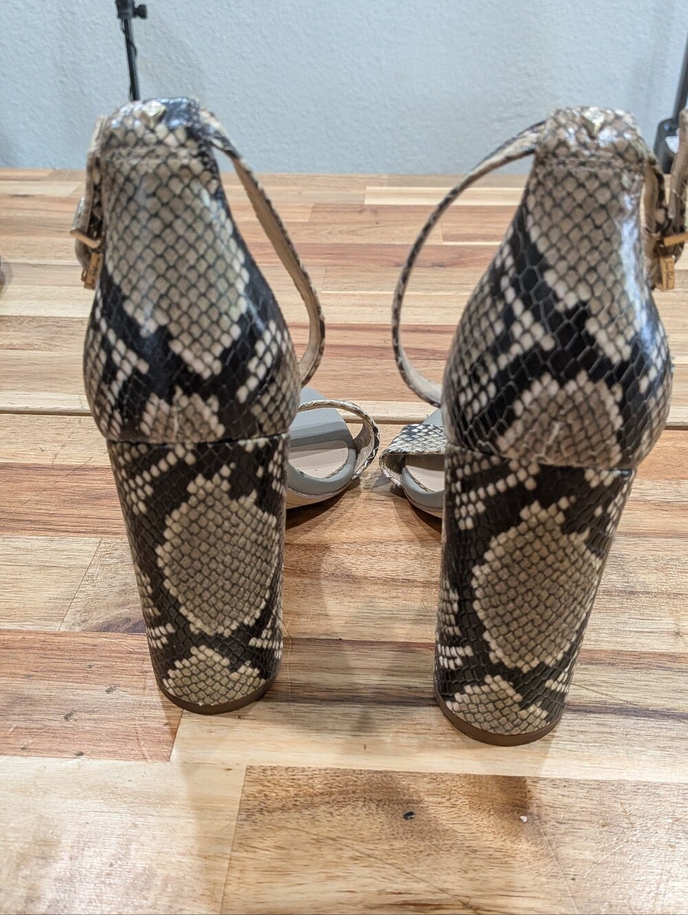 Sam‎ Edelman Heels Size 8.5 Snakeskin Ankle Strap Block Heel Y2K Animal Print - Picture 4 of 6